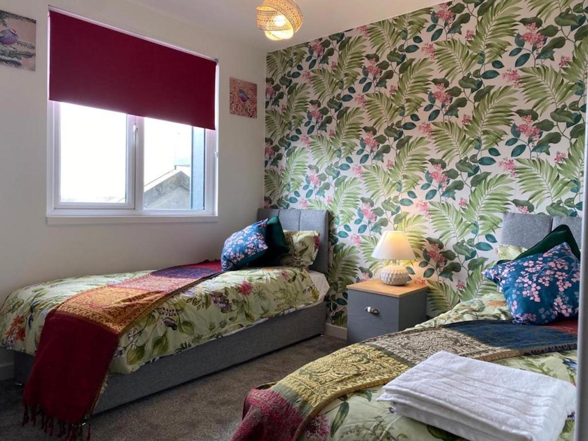 Central 2 Bed Newly Built Duplex Penthouse With Free Gated, On-Site Parking, Lift Access, Self Check-In, Super Fast Wifi, Two Cathedral View Terraces & Sleeps 6 Peterborough Exteriör bild