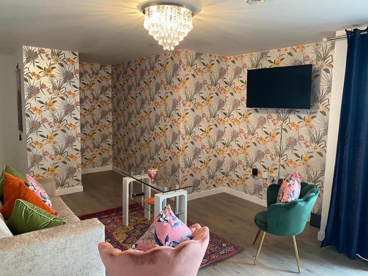 Central 2 Bed Newly Built Duplex Penthouse With Free Gated, On-Site Parking, Lift Access, Self Check-In, Super Fast Wifi, Two Cathedral View Terraces & Sleeps 6 Peterborough Exteriör bild