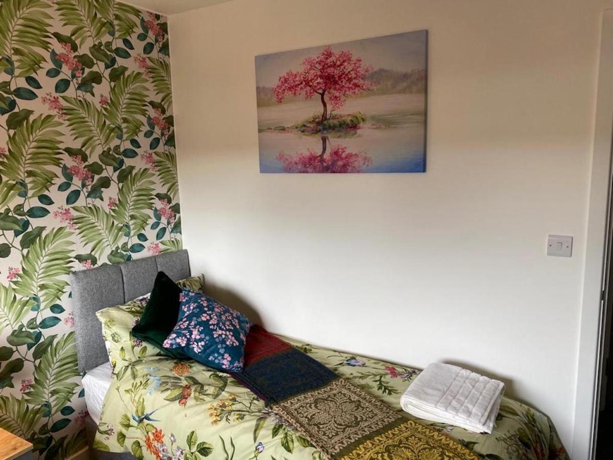 Central 2 Bed Newly Built Duplex Penthouse With Free Gated, On-Site Parking, Lift Access, Self Check-In, Super Fast Wifi, Two Cathedral View Terraces & Sleeps 6 Peterborough Exteriör bild