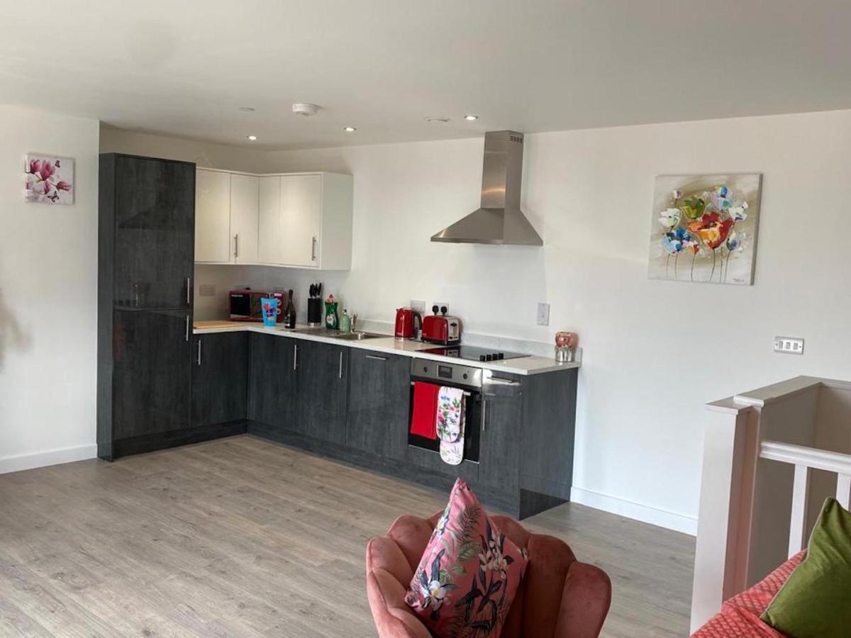 Central 2 Bed Newly Built Duplex Penthouse With Free Gated, On-Site Parking, Lift Access, Self Check-In, Super Fast Wifi, Two Cathedral View Terraces & Sleeps 6 Peterborough Exteriör bild