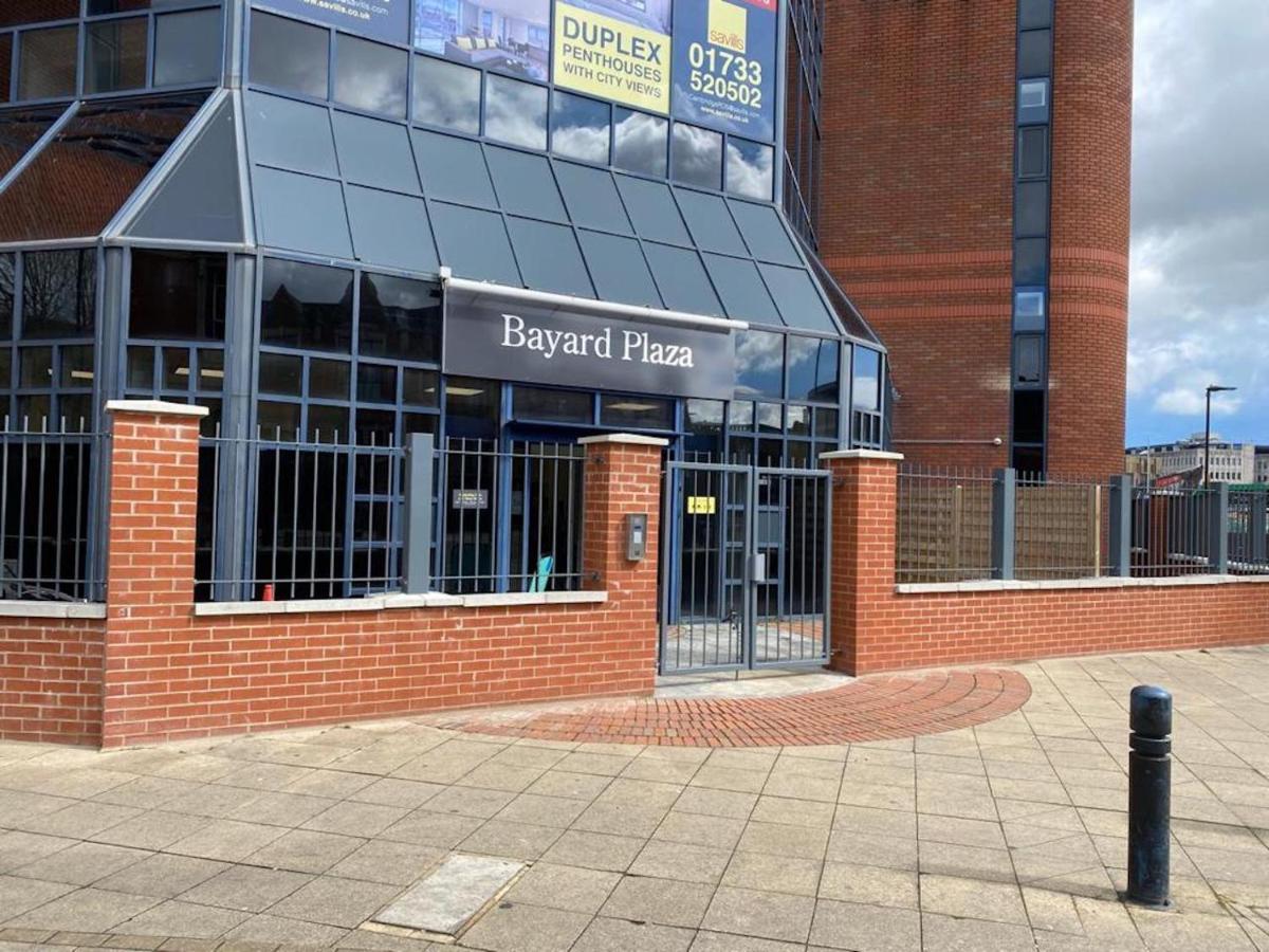 Central 2 Bed Newly Built Duplex Penthouse With Free Gated, On-Site Parking, Lift Access, Self Check-In, Super Fast Wifi, Two Cathedral View Terraces & Sleeps 6 Peterborough Exteriör bild